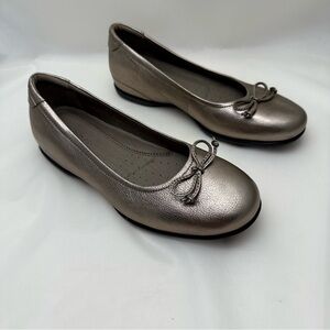 ✨ Metallic Pewter Leather Ballet Flats w/ Bow 👠 Comfort Slip-On Sz 7–7.5 ECCO
